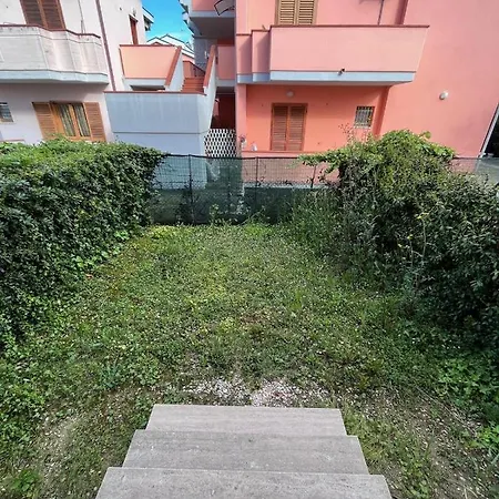 Bilo Pietro, Vicino Al Mare Marcelli